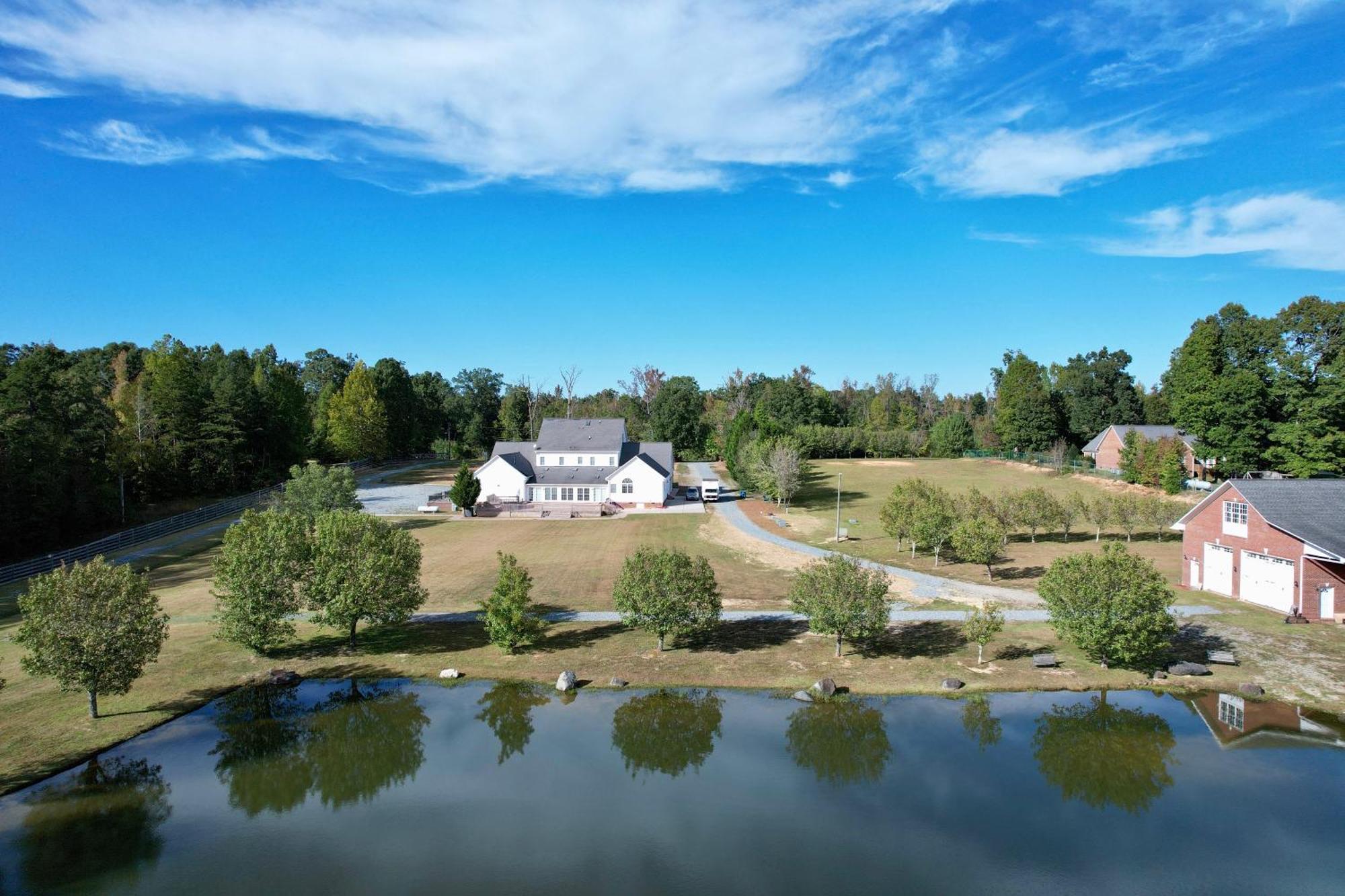 Moorefield Suites Greensboro East McLeansville 外观 照片